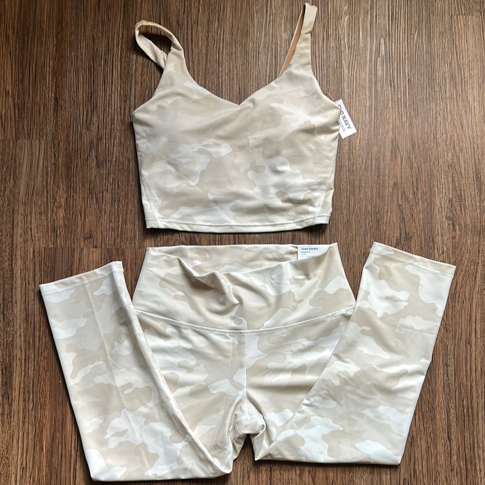 Old Navy Women's Camouflage Sports Bra - Cream